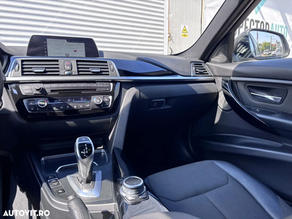 BMW Seria 3 320i Aut. Advantage - 30