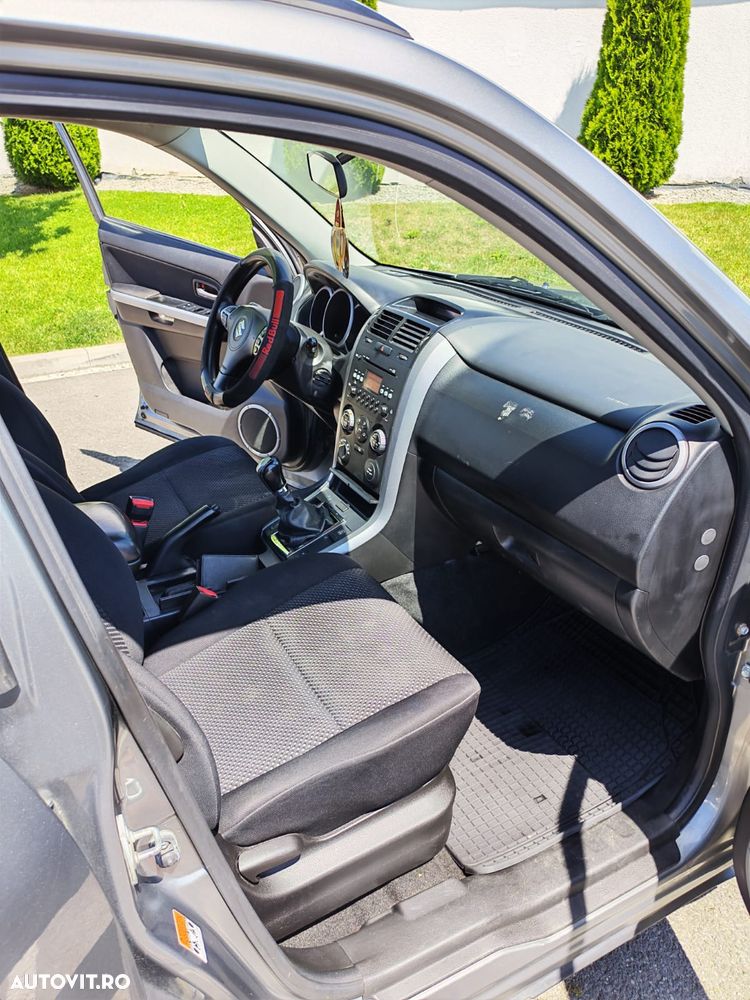 Suzuki Grand Vitara 1.9 DDIS JLX - 11