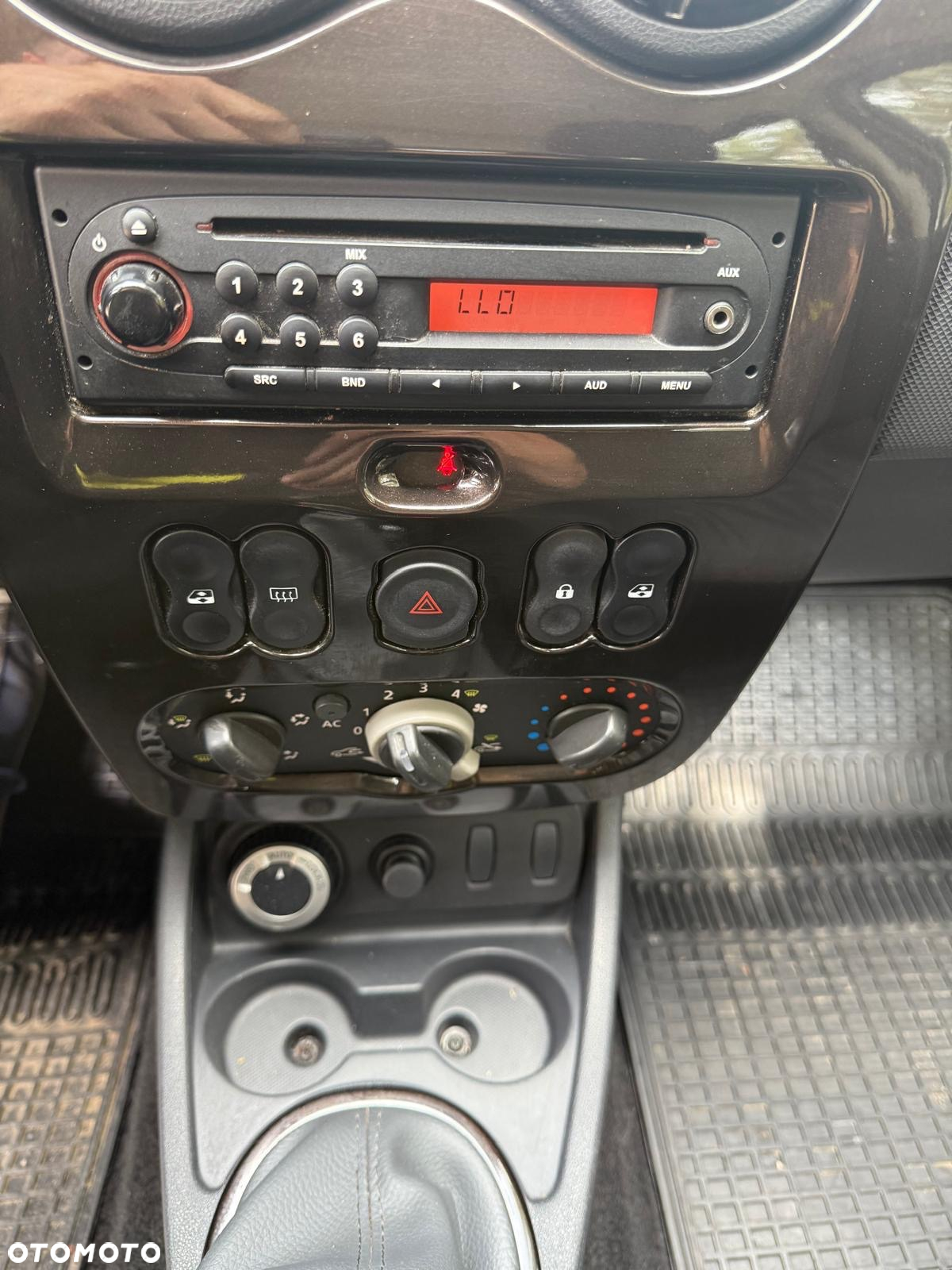 Dacia Duster 1.6 16V 4x4 - 12