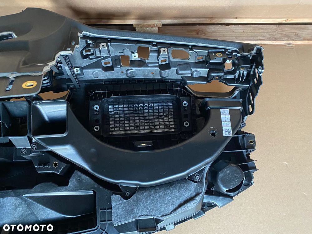 Audi Q3 83A deska Rozdzielcza kokpit konsola oryginał 83B857001 32 km - 9