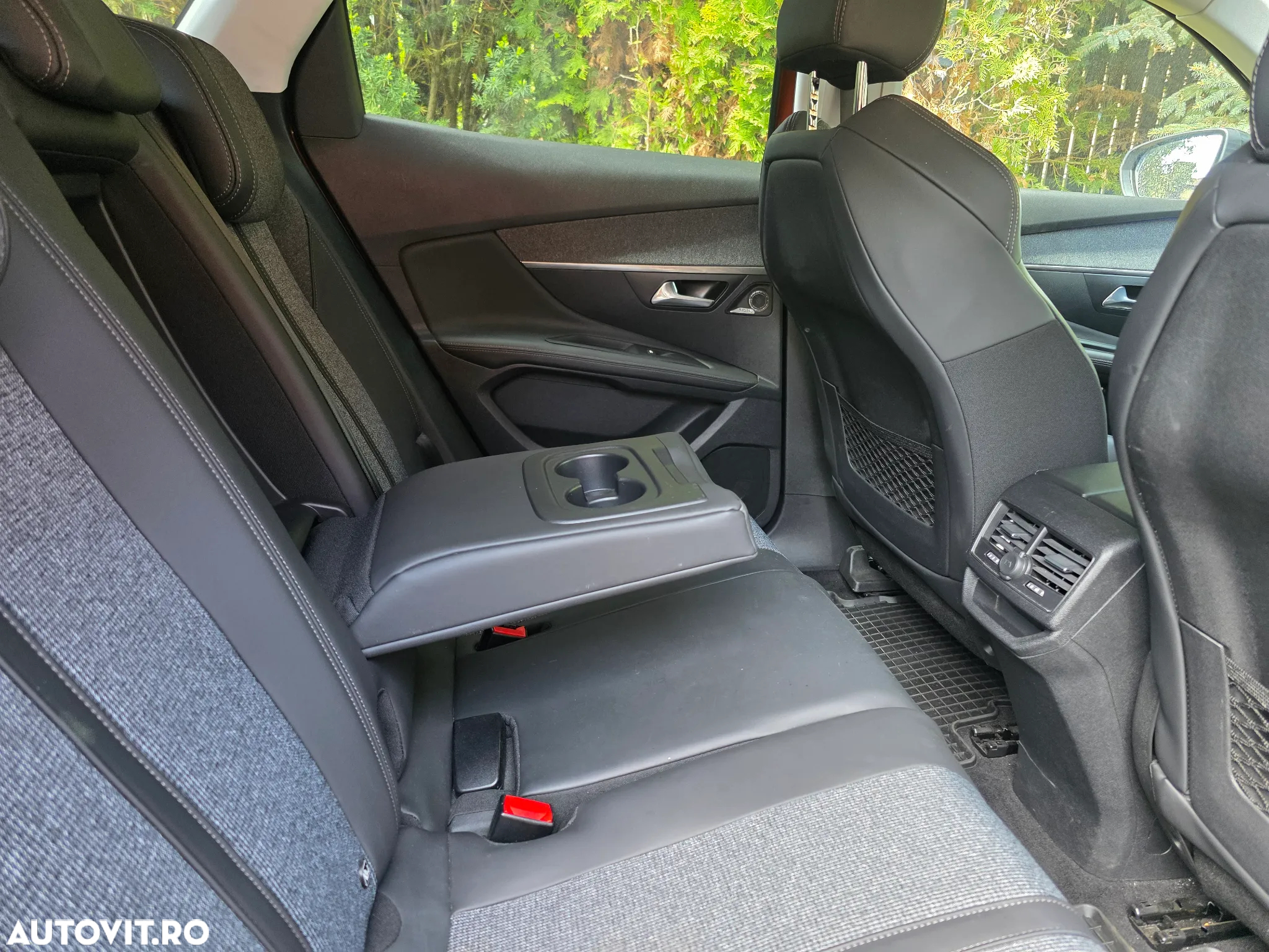 Peugeot 3008 PureTech 130 Stop & Start EAT6 Allure - 11