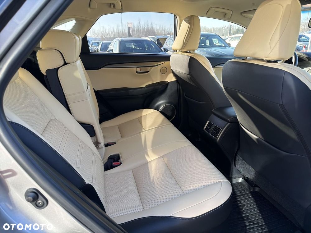 Lexus NX 300h Comfort AWD - 27