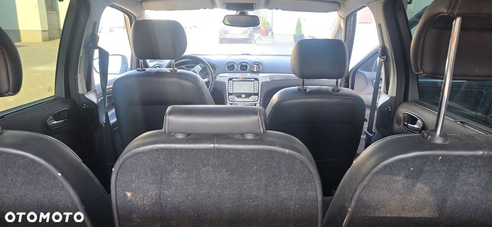 Ford S-Max - 11