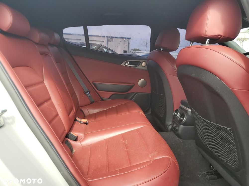 Kia Stinger 3.3 T-GDI AWD GT - 10