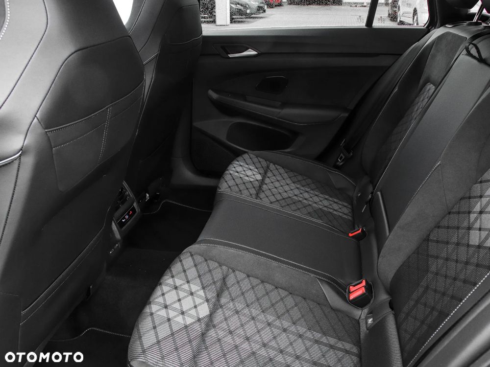 Volkswagen Golf - 11