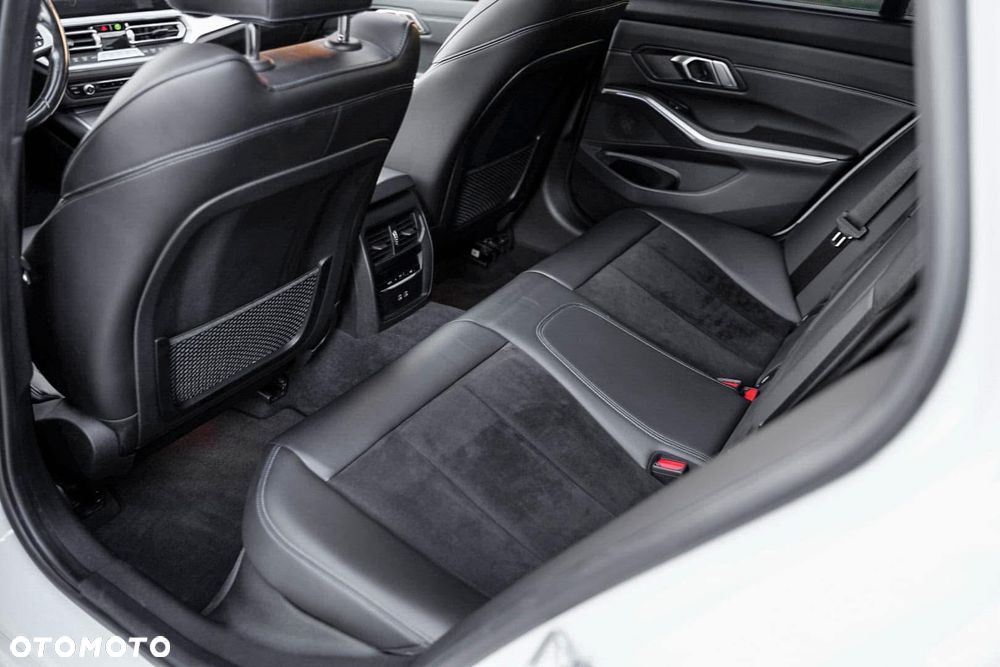 BMW Seria 3 320d xDrive MHEV M Sport sport - 18