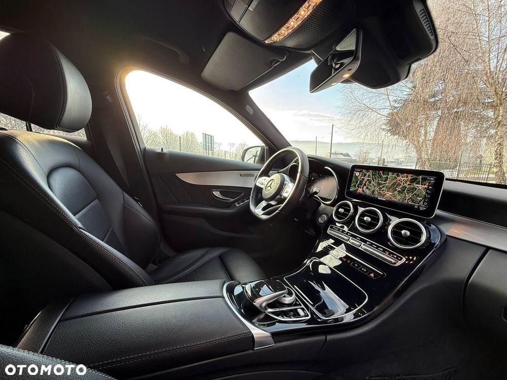 Mercedes-Benz Klasa C 180 9G-TRONIC AMG Line - 30