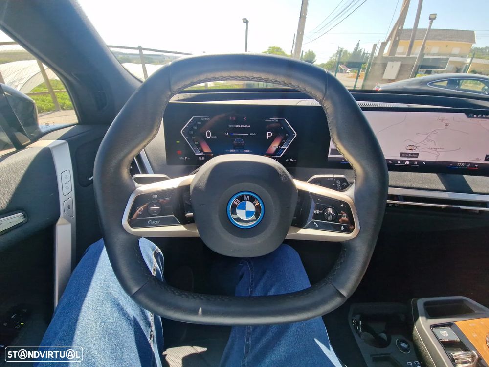 BMW iX xDrive 50 Pack Desportivo - 17