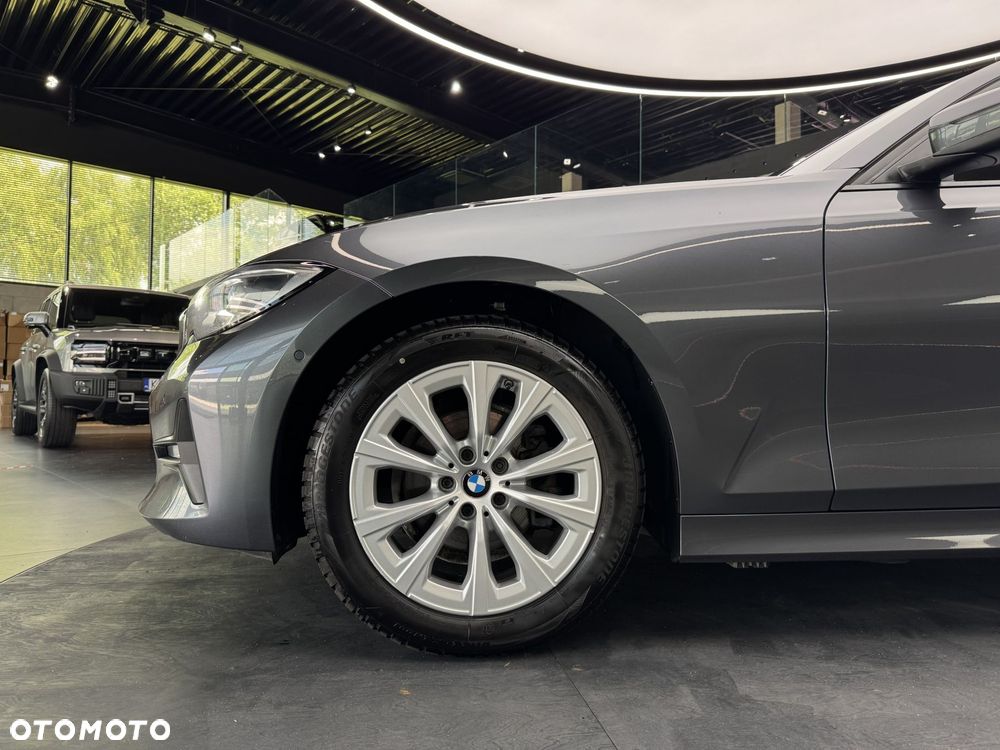 BMW Seria 3 318d - 22