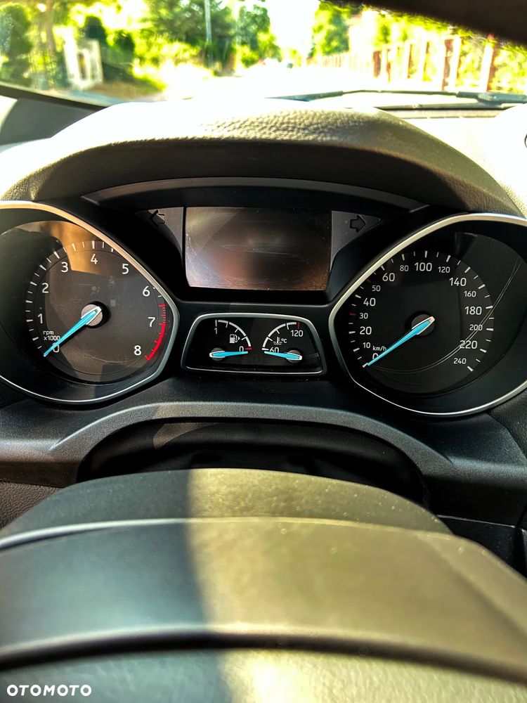 Ford Kuga 1.5 EcoBoost 2x4 Titanium - 16