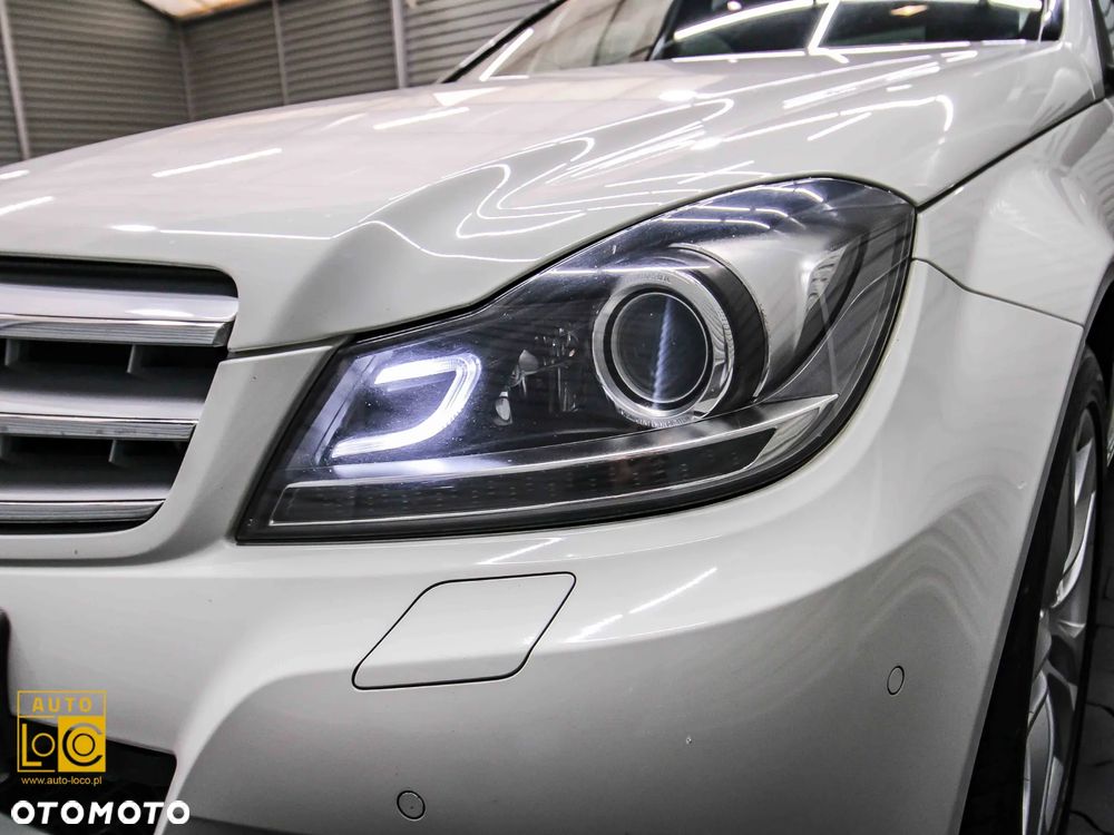 Mercedes-Benz Klasa C 180 CGI BlueEff Avantgarde - 32