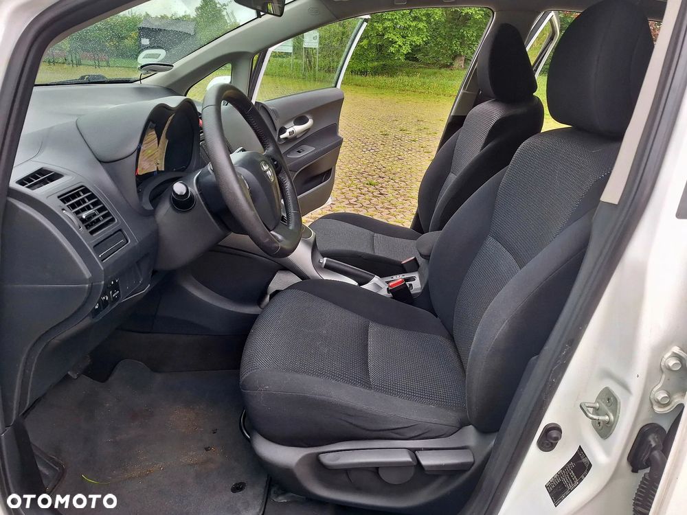 Toyota Auris ver-x--trend - 13