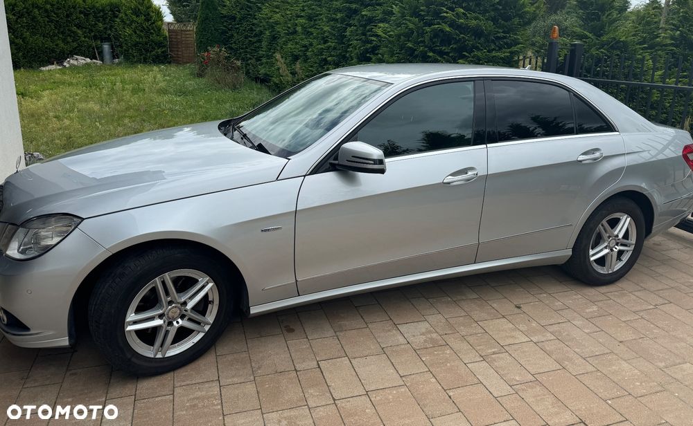 Mercedes-Benz Klasa E 200 CGI BlueEFFICIENCY 7G-TRONIC Avantgarde - 2