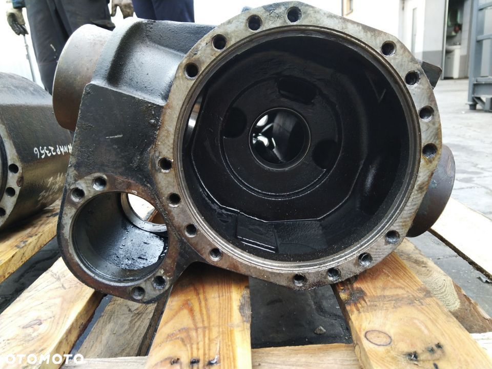 Obudowa mostu Dana Spicer [P-14 S-3×27 W70 SZ-8 Ż-4] Manitou Kramer New Holland - 6
