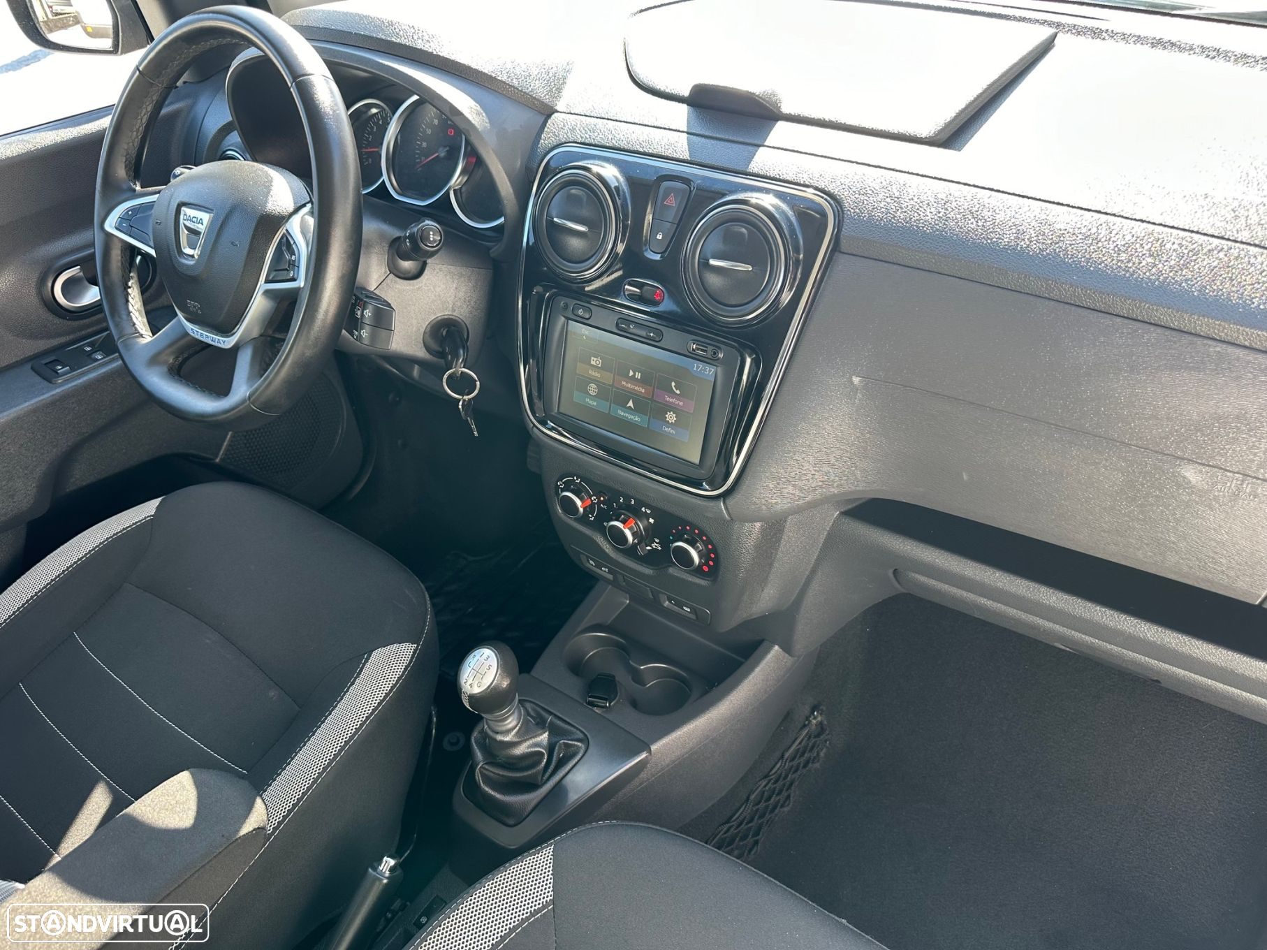 Dacia Lodgy 1.5 Blue dCi Stepway 7L - 15