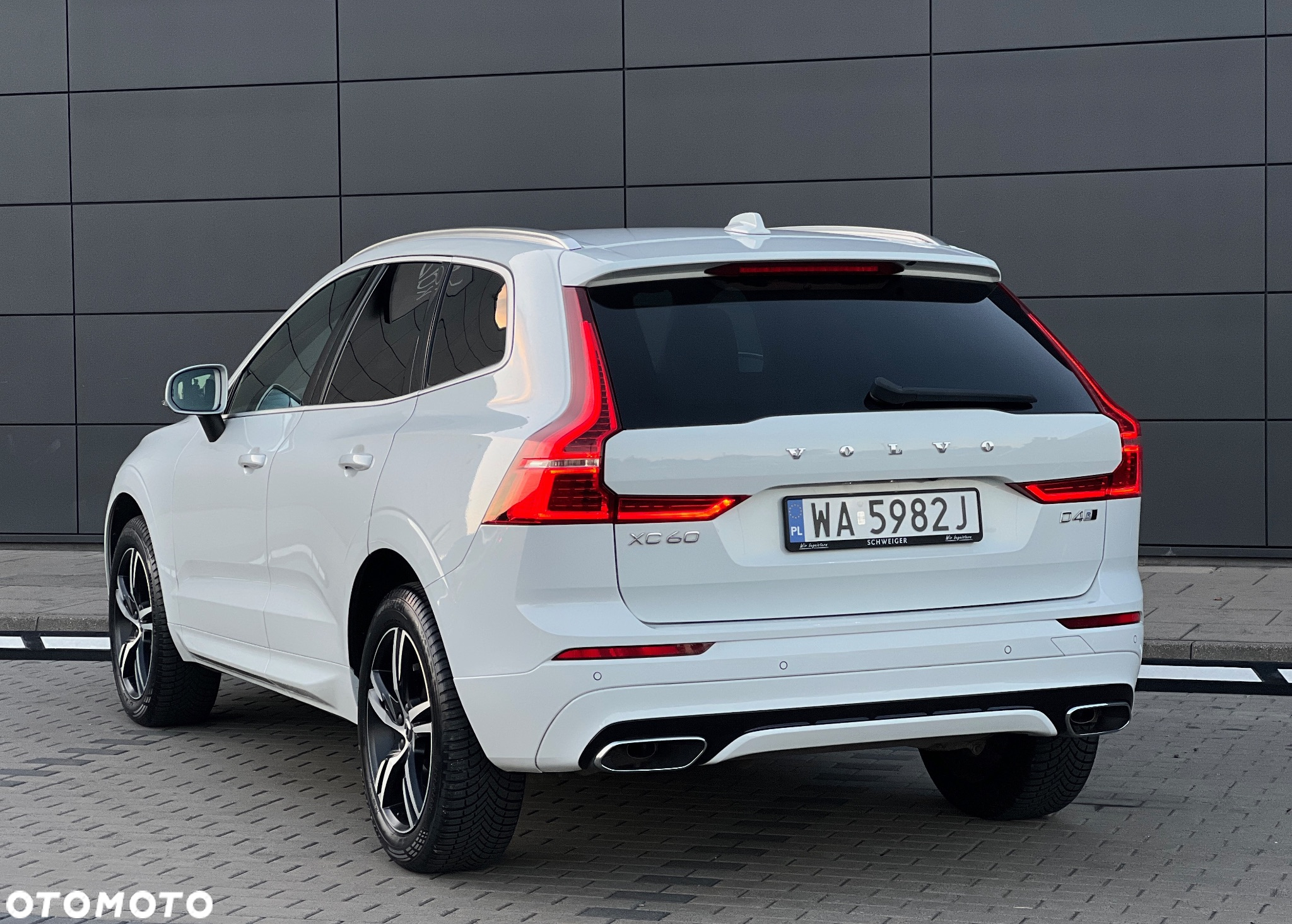 Volvo XC 60 D4 AWD R-Design - 4