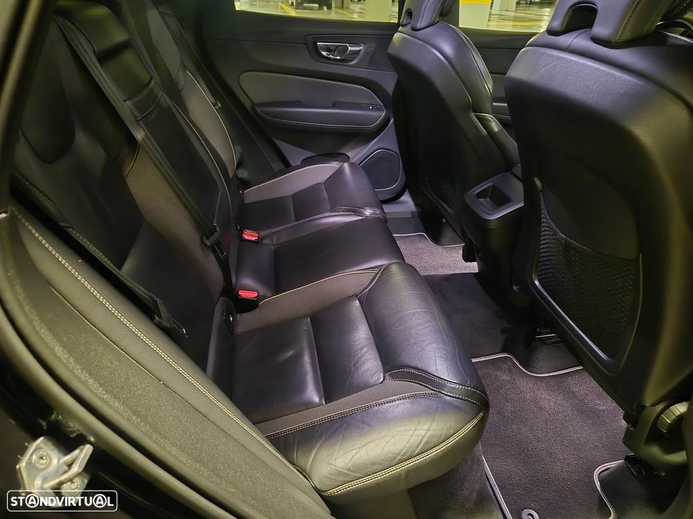 Volvo XC 60 2.0 D4 R-Design Geartronic - 26