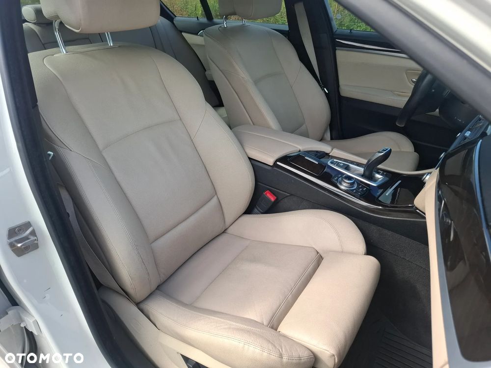 BMW Seria 5 535i xDrive Sport-Aut - 26