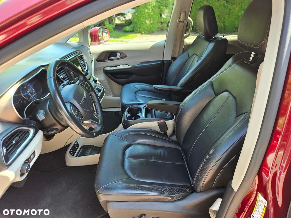 Chrysler Pacifica - 16