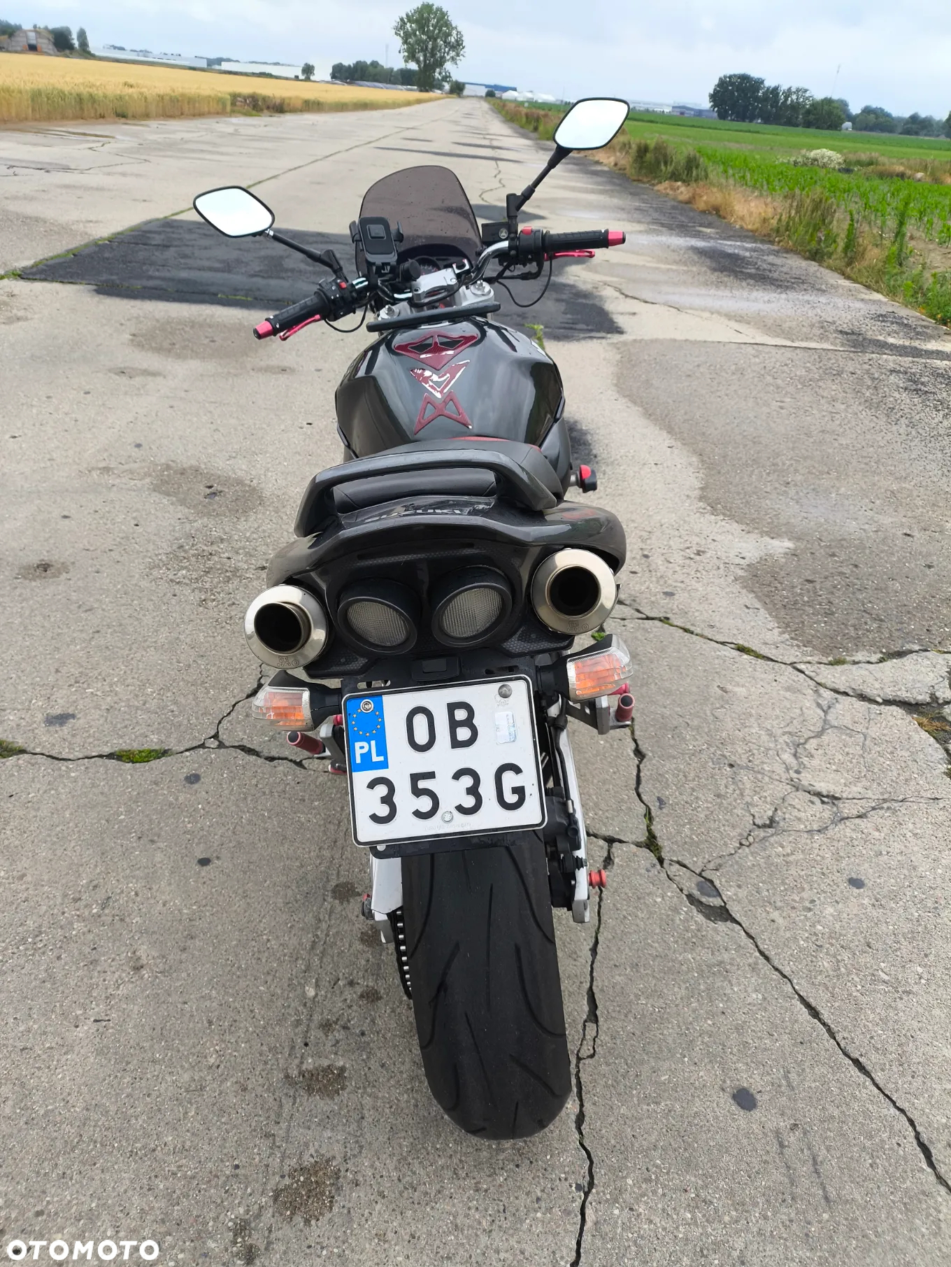 Suzuki GSR - 6