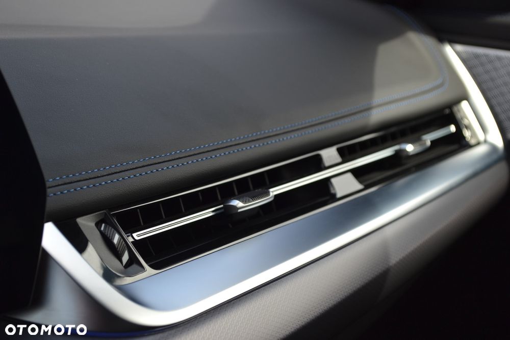 BMW iX1 xDrive30 66.5kWh M Sport - 25