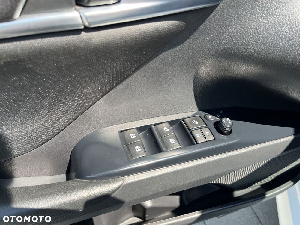 Toyota Camry 2.5 Hybrid Comfort CVT - 12