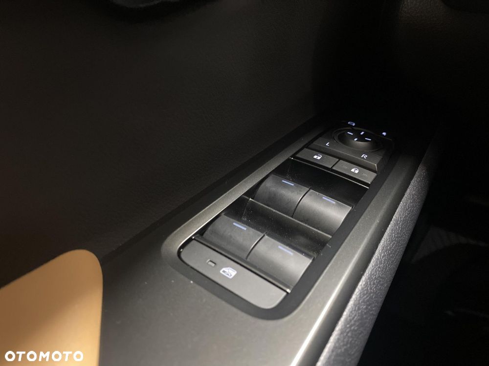 Lexus UX 300h Business - 19