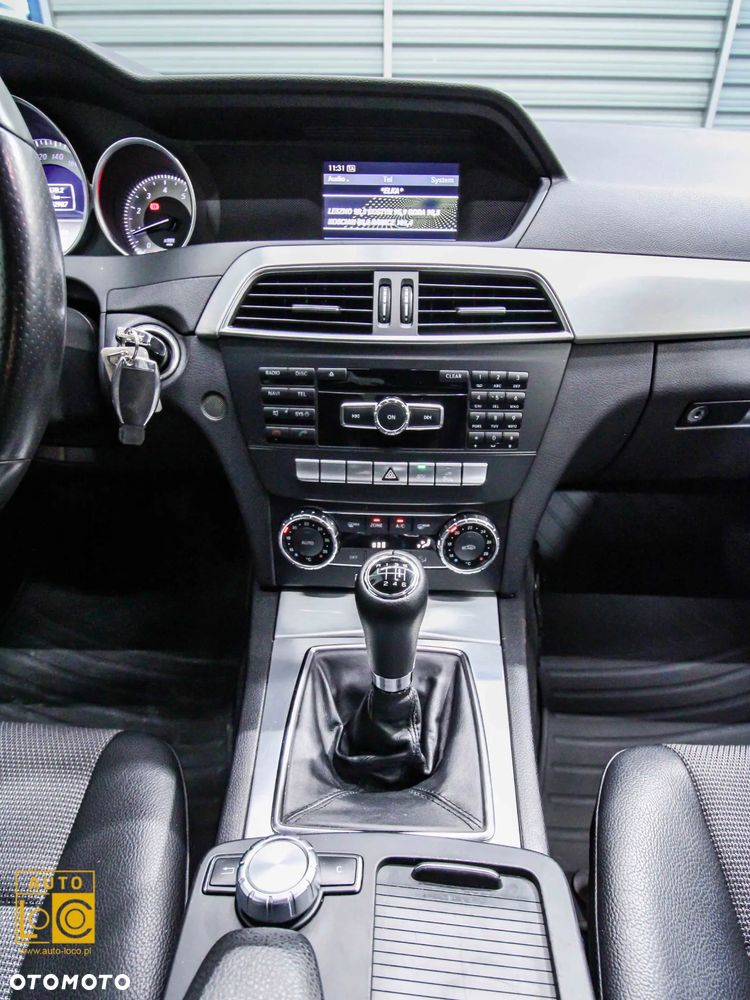 Mercedes-Benz Klasa C 180 CGI BlueEff Avantgarde - 16