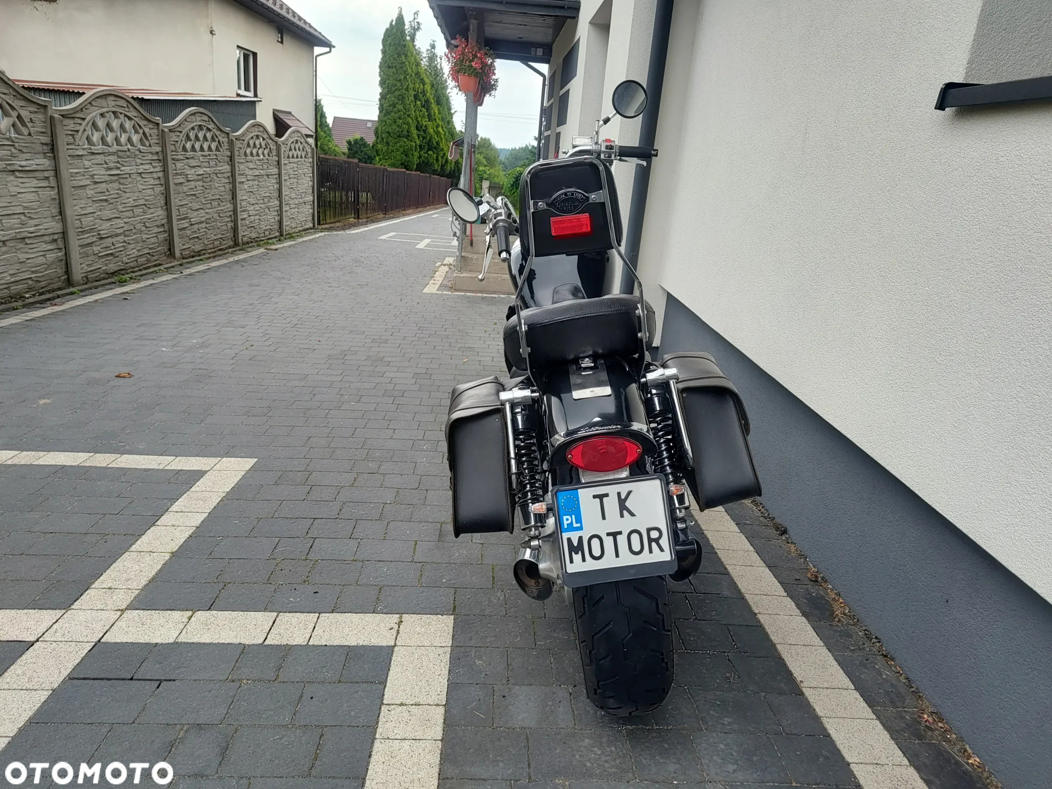 Suzuki Intruder - 8