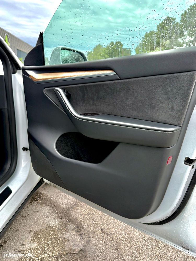 Tesla Model Y Performance Dual Motor AWD - 21