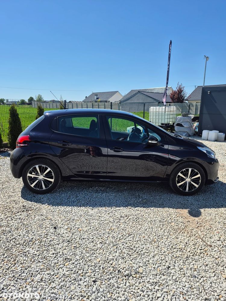 Peugeot 208 - 10