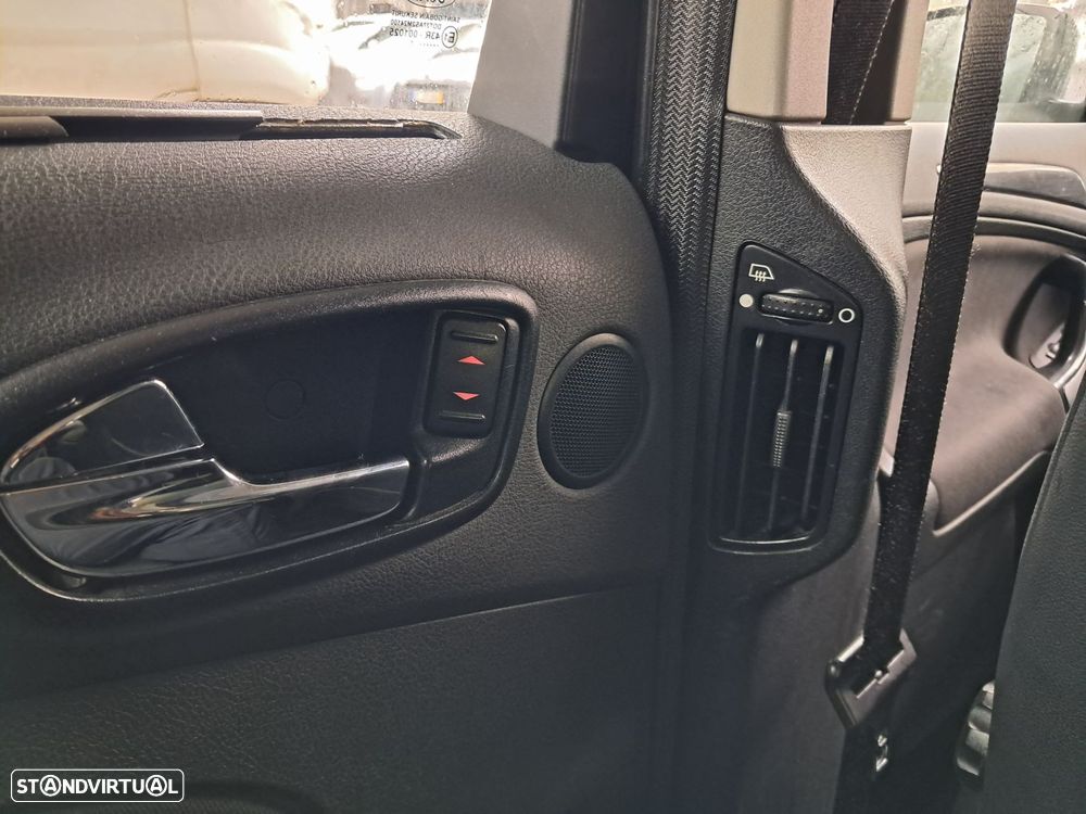 Ford S-Max 1.8 TDCi Titanium 7L - 11
