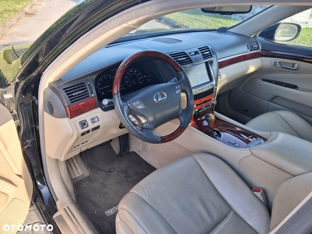 Lexus LS - 9