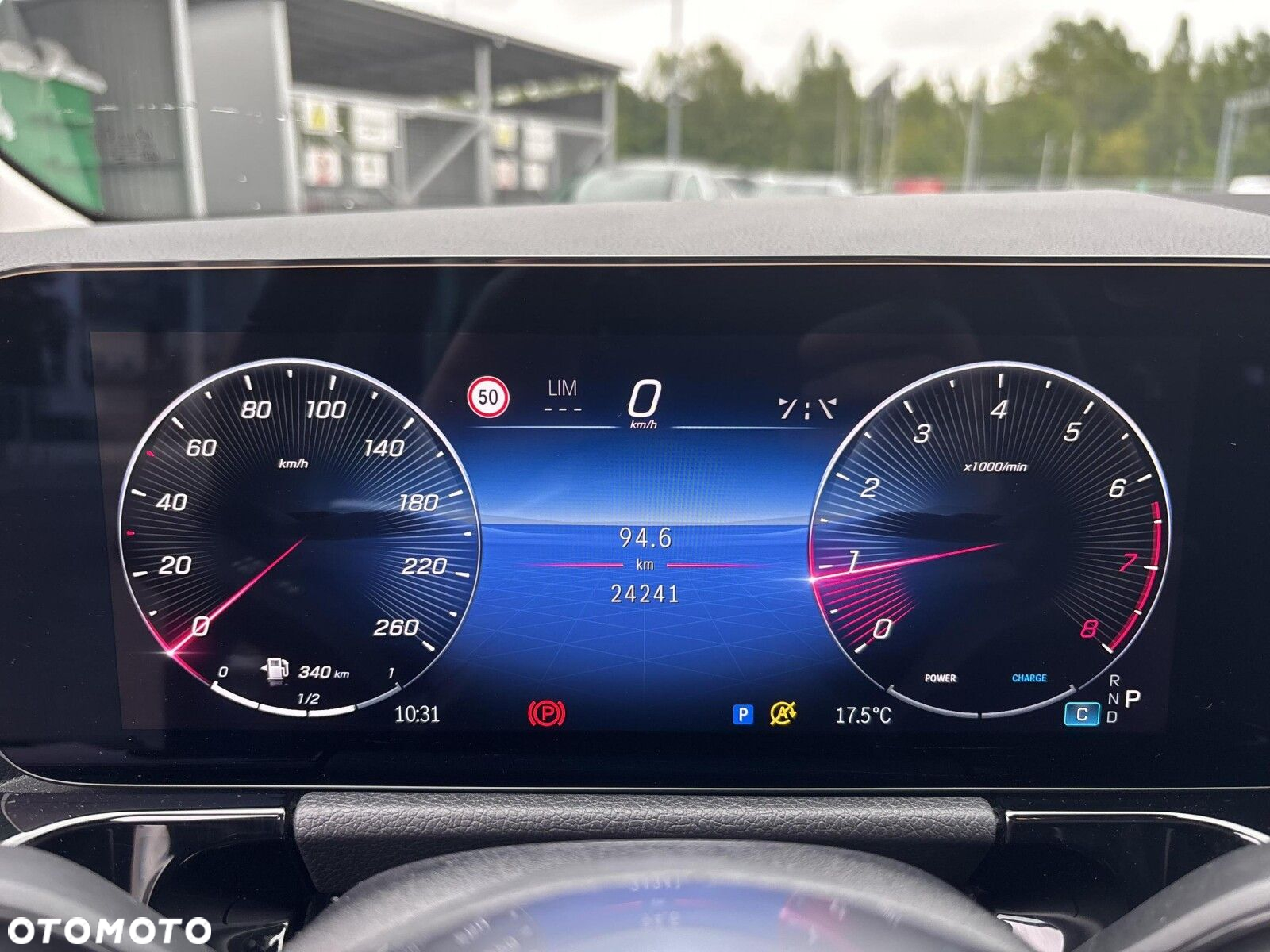 Mercedes-Benz GLA - 11