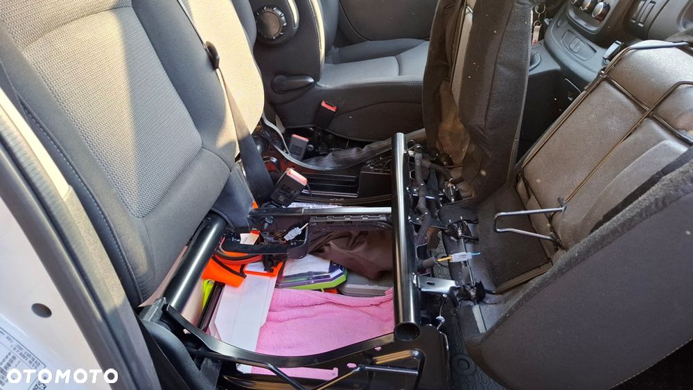 Renault TRAFIC III - 25