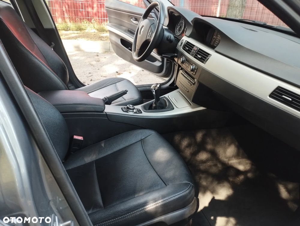 BMW Seria 3 318d DPF Edition Sport - 14