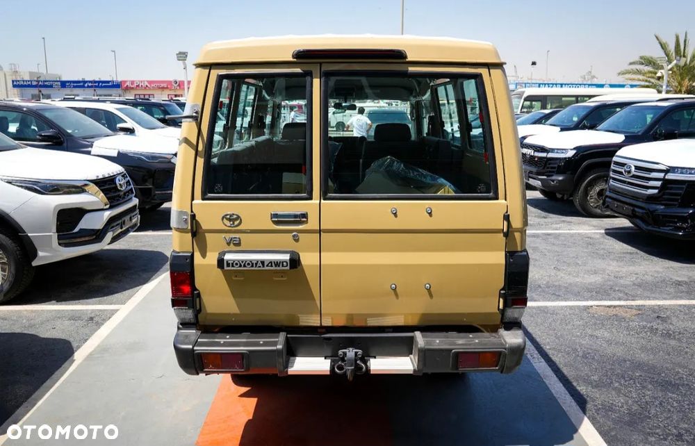 Toyota Land Cruiser - 23