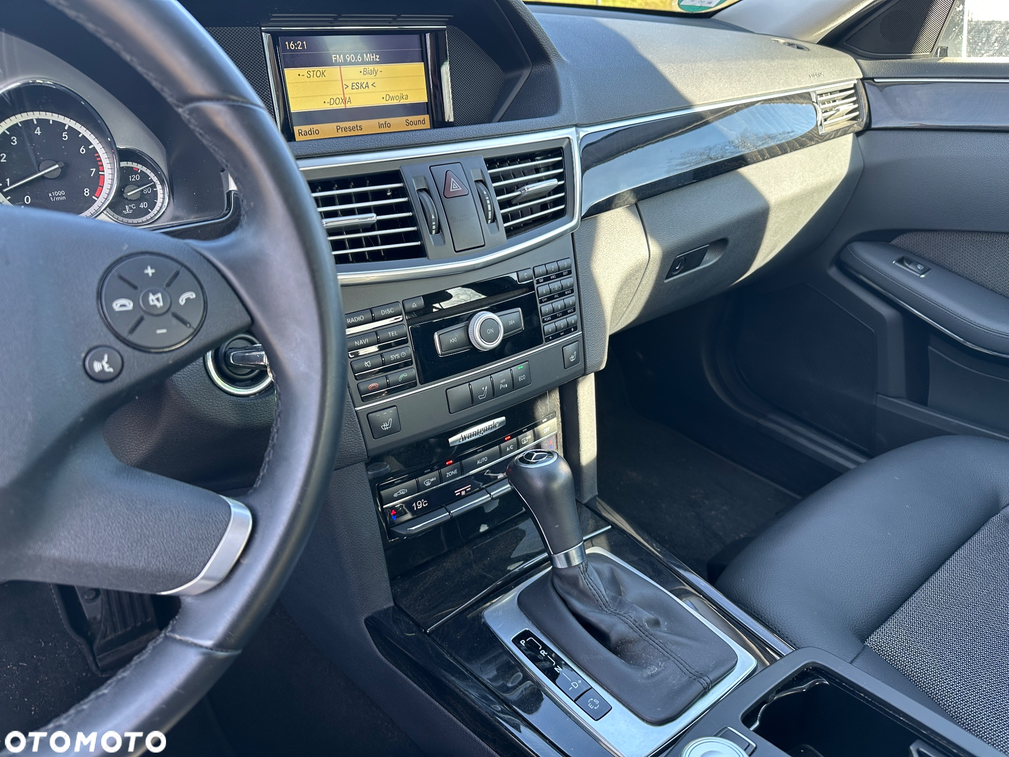Mercedes-Benz Klasa E 200 BlueEFFICIENCY 7G-TRONIC Avantgarde - 24