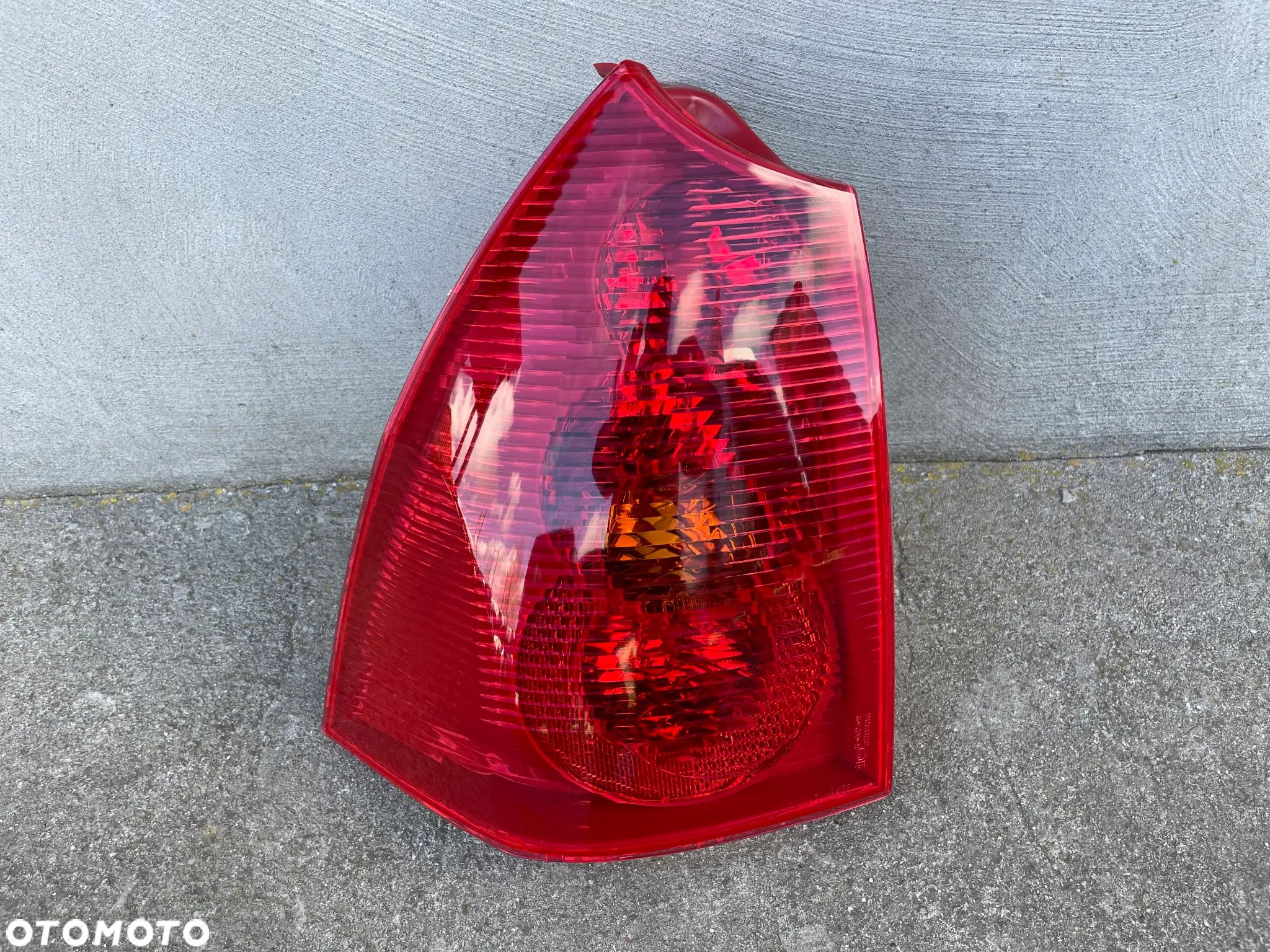 LAMPA TYLNA LEWA PEUGEOT 307 SW  2002-2005 - NOWA - 1