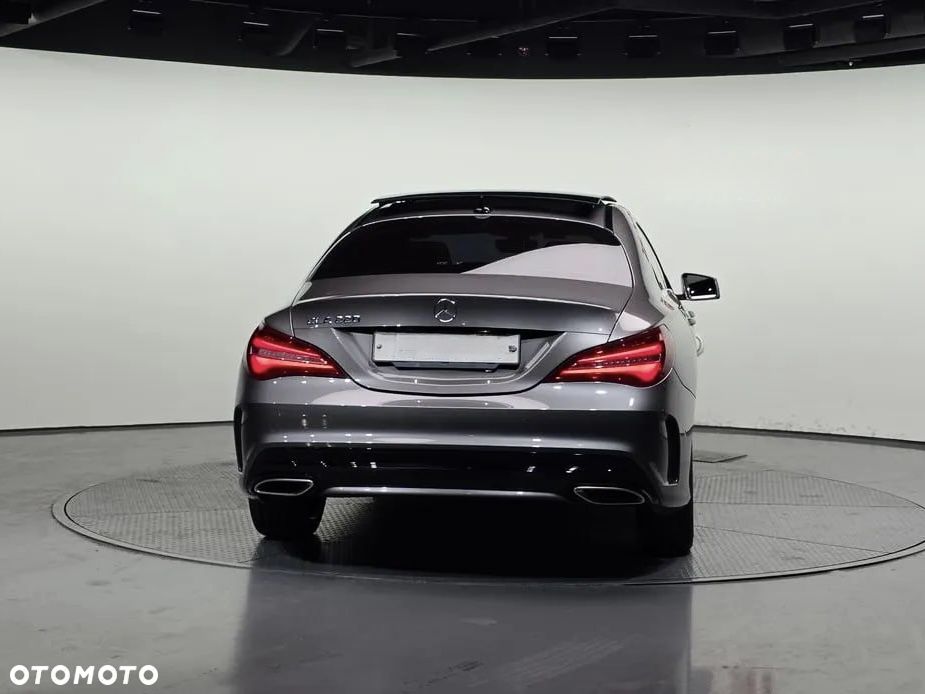 Mercedes-Benz CLA 220 7G-DCT AMG Line - 5