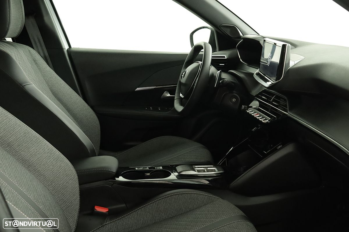 Peugeot 2008 1.2 PureTech Allure EAT8 - 21