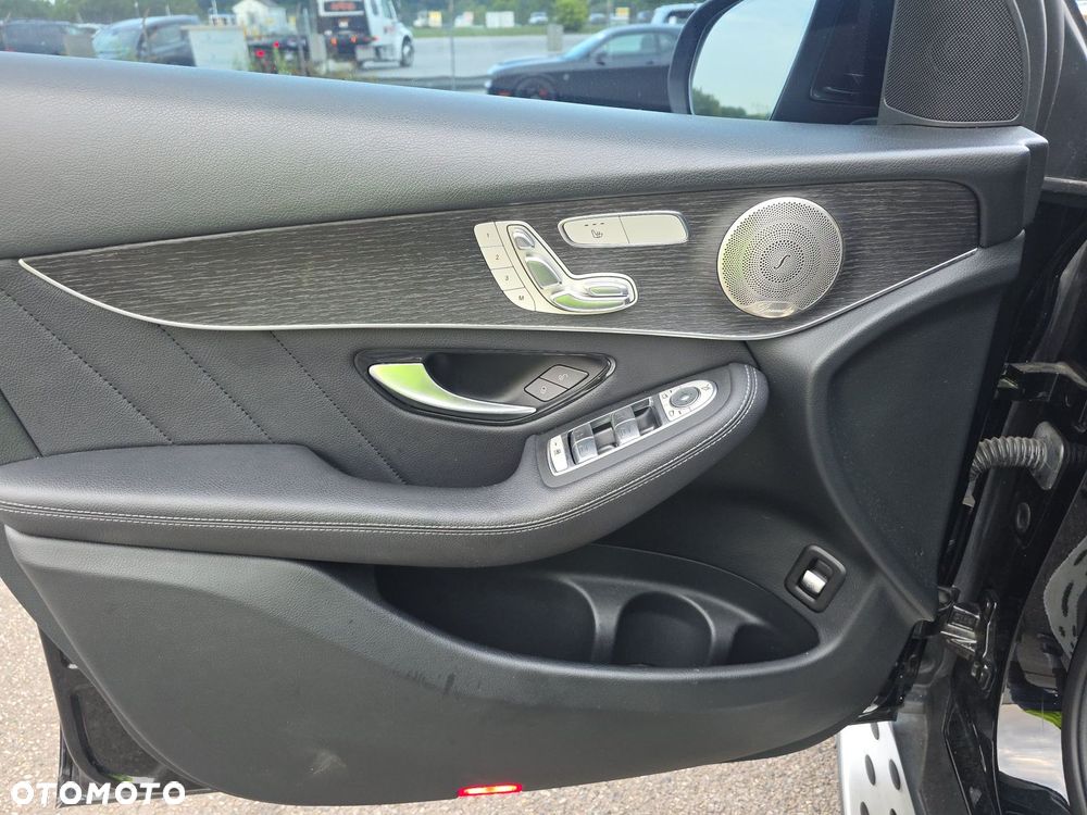 Mercedes-Benz GLC 300 4Matic 9G-TRONIC AMG Line - 9