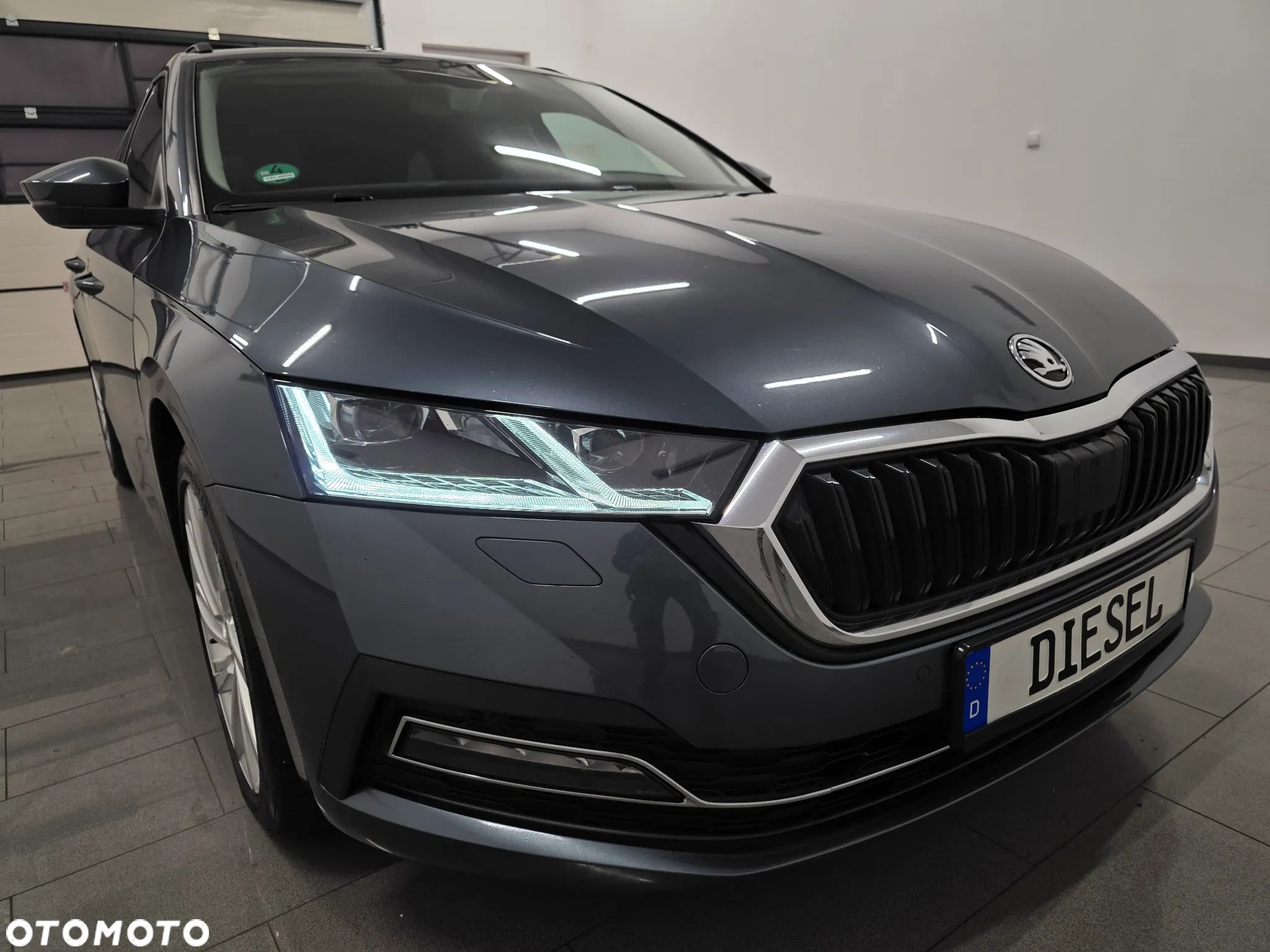 Skoda Octavia Combi 2.0 TDI DSG First Edition - 1