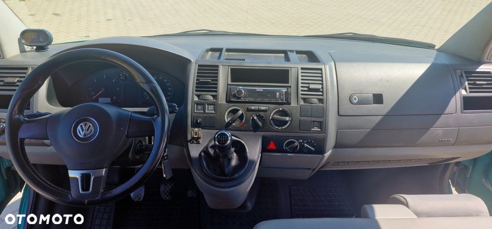 Volkswagen Caravelle - 10