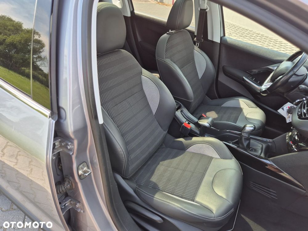 Peugeot 2008 1.2 Pure Tech Allure S&S - 31
