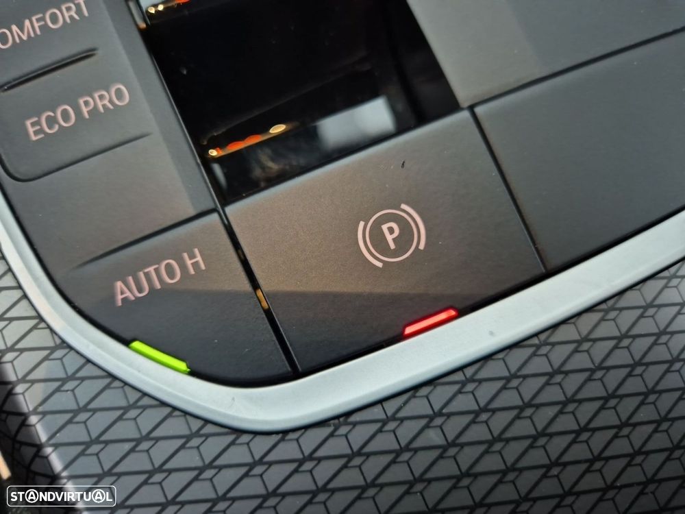 BMW 320 d Pack Desportivo M Auto - 31