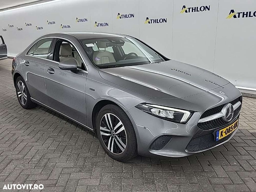 Mercedes-Benz A 250 e 8G-DCT Style - 2