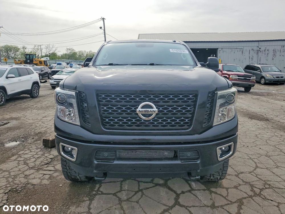 Nissan Titan - 6