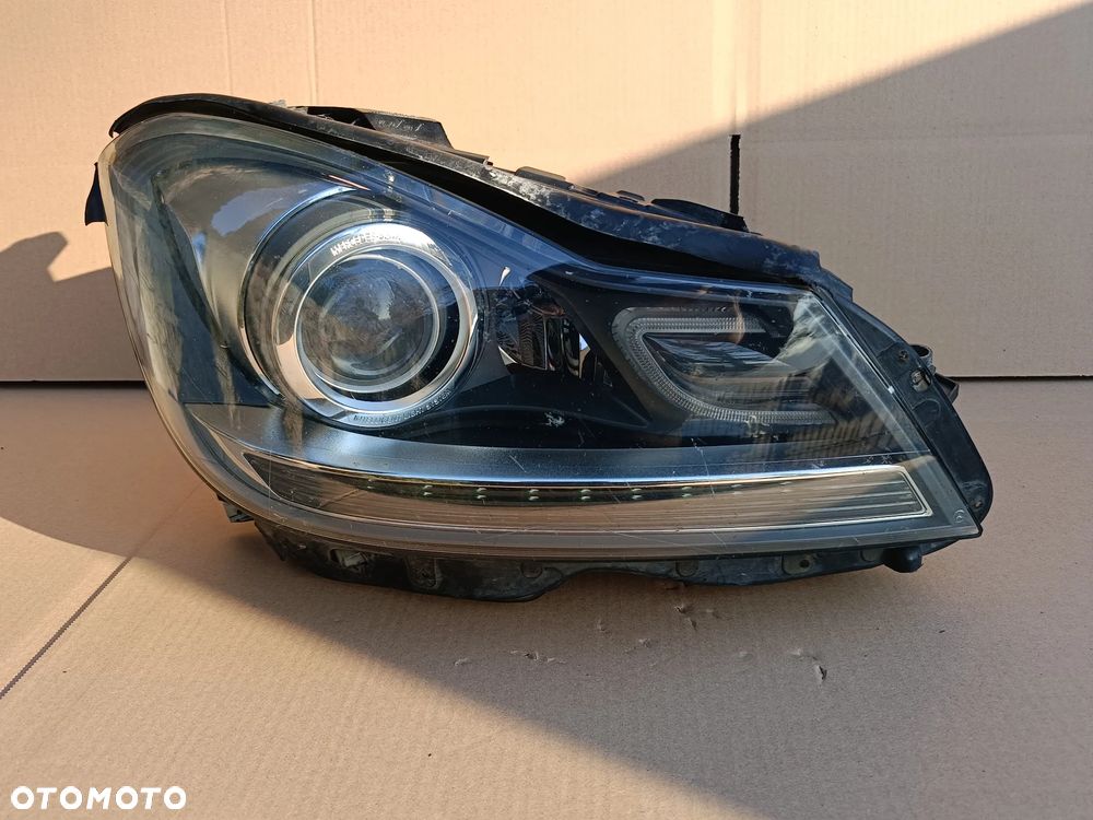 Bi-xenon przedni prawy LED Mercedes C klasa C- klasa W204 lift lampa prawa A2048204439 - 1