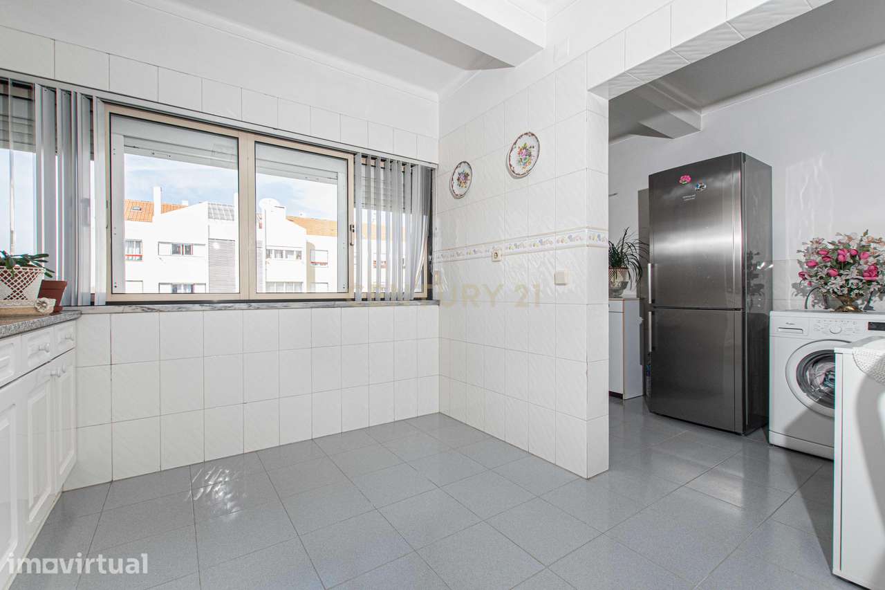 T3 na Urbanização Nova Moita com Lareira e Varanda - Grande imagem: 5/26